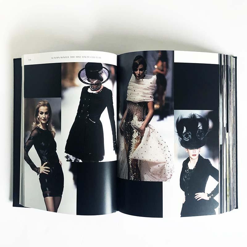 CHANEL CATWALK: The Complete KARL LAGERFELD Collectionsシャネル 