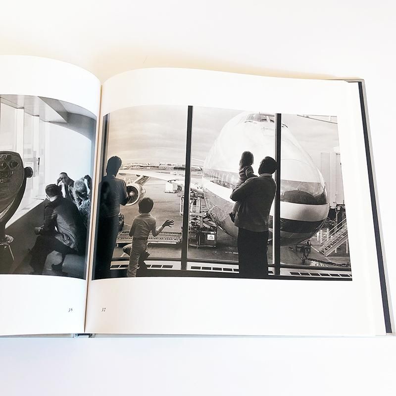 Arrivals & Departures Garry Winogrand写真集 Buy Arrivals and Departures by Garry Winogrand – Setanta Books