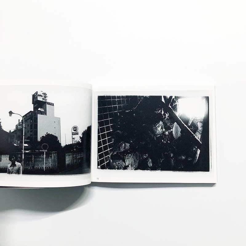 NOBUYOSHI ARAKI: Theater of Love *inscribed copy愛の劇場 荒木経惟 *献呈署名本 - 古本買取  2手舎/二手舎 nitesha 写真集 アートブック 美術書 建築