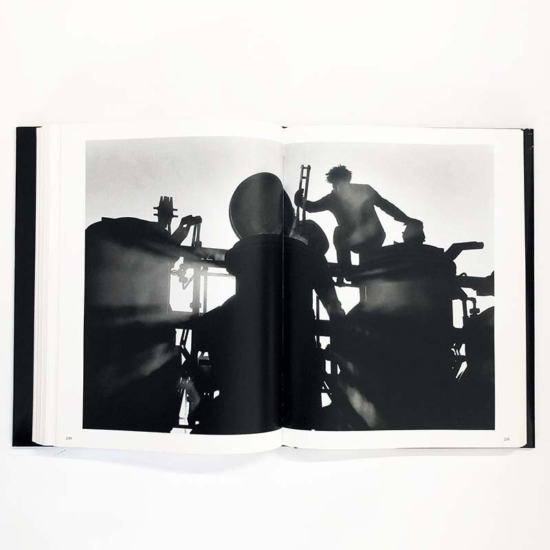 SEBASTIAO SALGADO: WORKERSセバスチャン・サルガド - 古本買取 2手舎/二手舎 nitesha 写真集 アートブック 美術書  建築