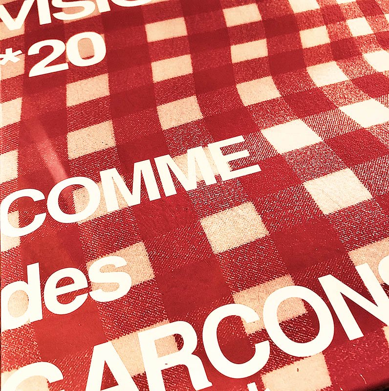 VISIONAIRE No.20 COMME des GARCONS Red Edition *unopenedヴィジョネア 第20号 赤  コムデギャルソン *未開封新品 - 古本買取 2手舎/二手舎 nitesha 写真集 アートブック 美術書 建築