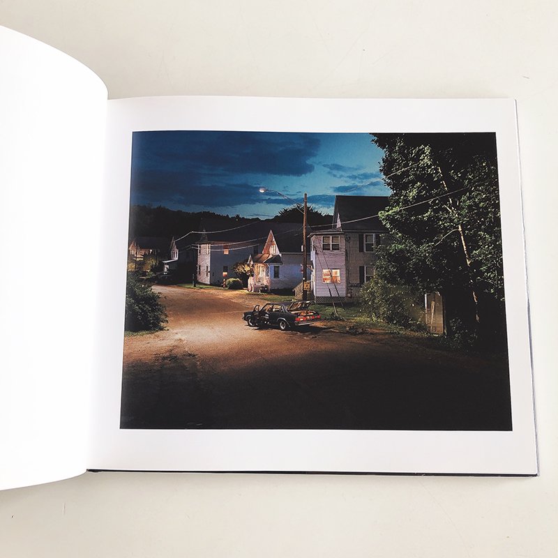 TWILIGHT photographs by GREGORY CREWDSON - 古本買取 2手舎/二手舎