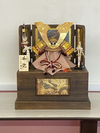 焼桐収納飾り台 鏨彫本革兜ｾｯﾄ 173390950 - 人形の南遠｜ひな人形 五月 