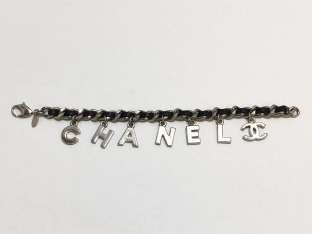 CHANEL シャネル シルバー 黒 レザーチェーン アルファベットチャーム