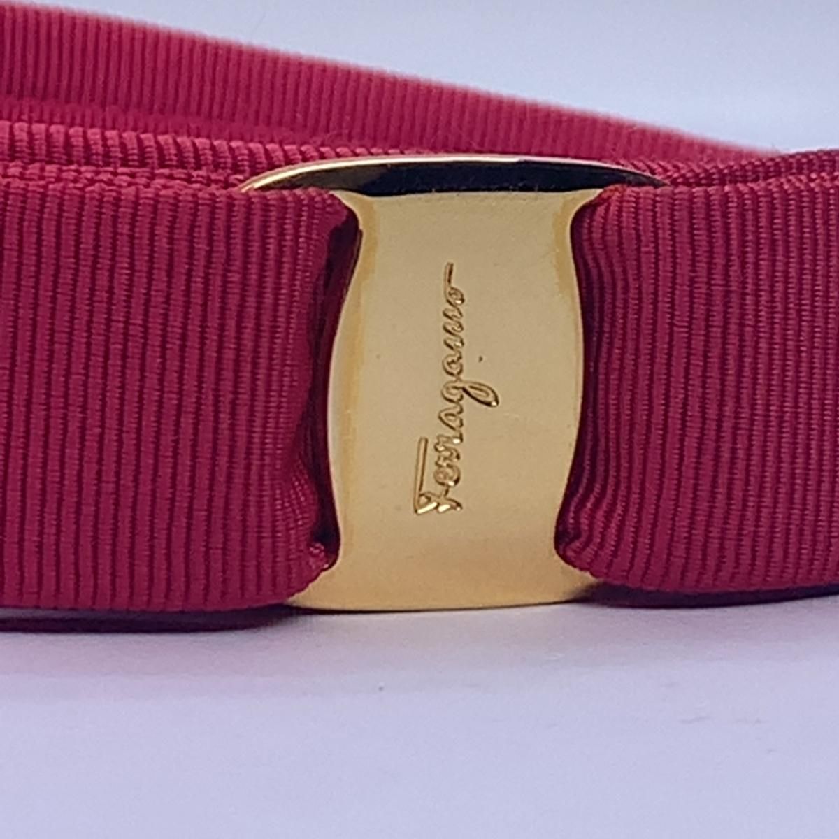 SALVATORE FERRAGAMO ヴァラリボンプレートカチューシャ　レッド / 20112317 - LAYER VINTAGE