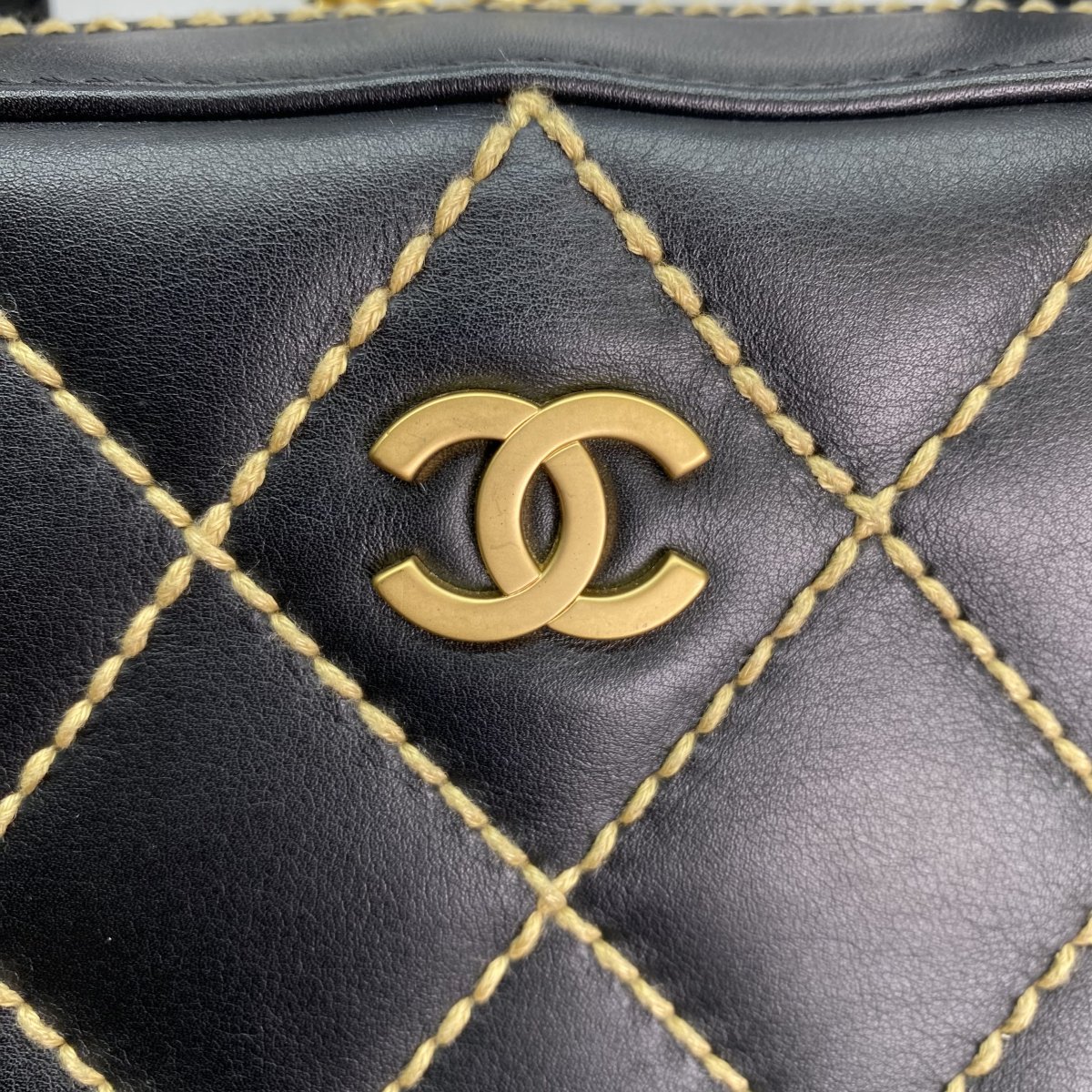 CHANEL カーフスキン ワイルドステッチ ハンドバッグ CHANEL Black