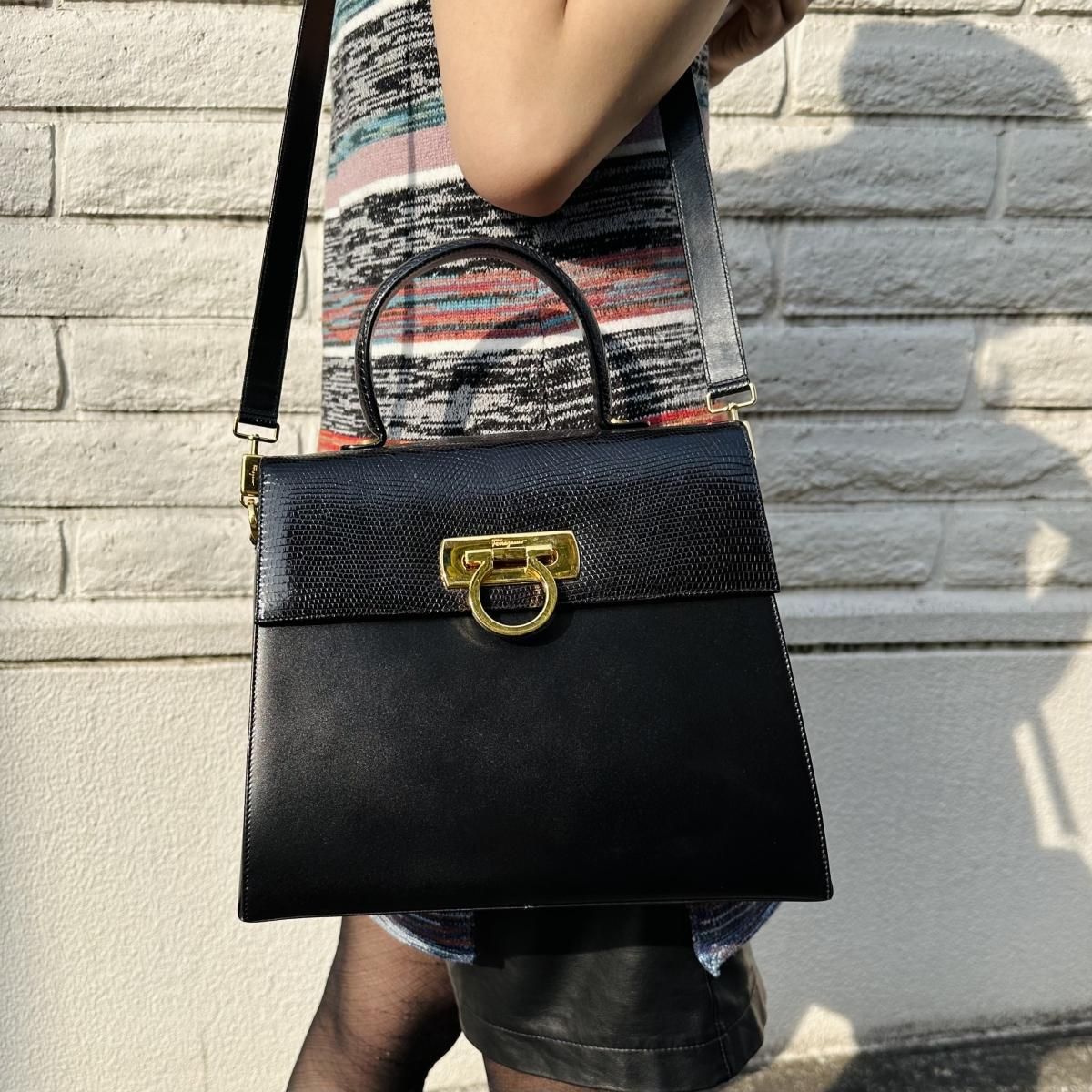 サルヴァトーレフェラガモ 2way ブラック リザード型押し ガンチーニ ショルダーバッグ Salvatore Ferragamo Gancini  shoulder Bag/ 23020813 - LAYER VINTAGE