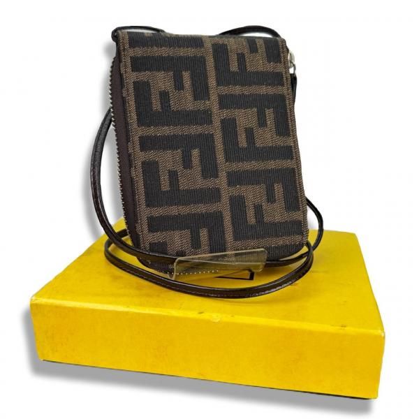 FENDI ショルダーウォレット ズッカ柄 財布 BOX付　/25042119