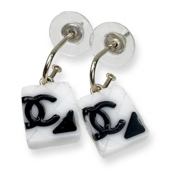 CHANEL ピアス カンボンライン ココマーク 白黒 2005年 / 24041902
