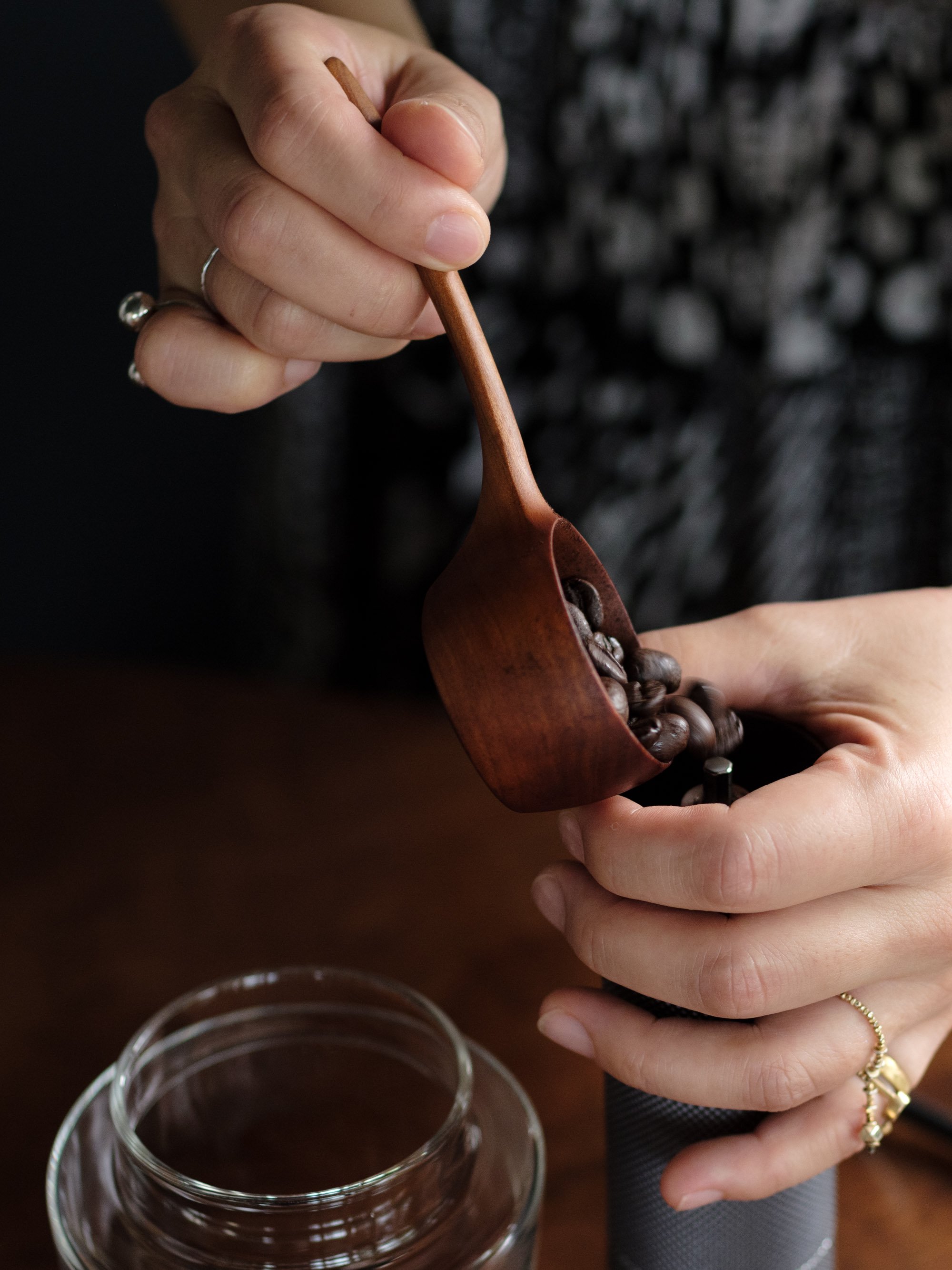 66％以上節約 KKC コーヒー メジャー スプーン 木製のハンドル ステンレス コーヒー豆 粉 計量 粉の状態で10gすくえる  コーヒークリーニンブラシ
