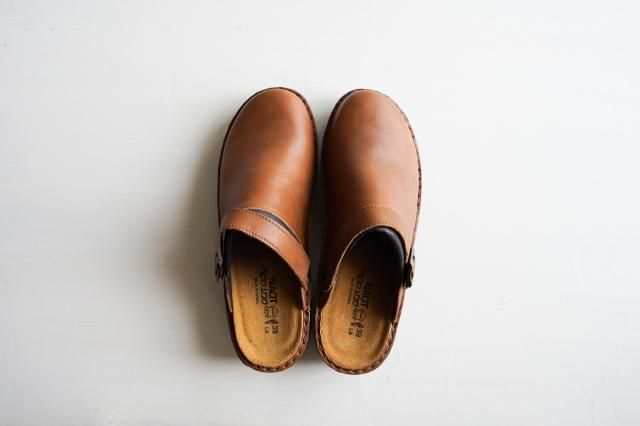 IRISアイリス サボ Chestnut (栗色) NAOT (ナオト)