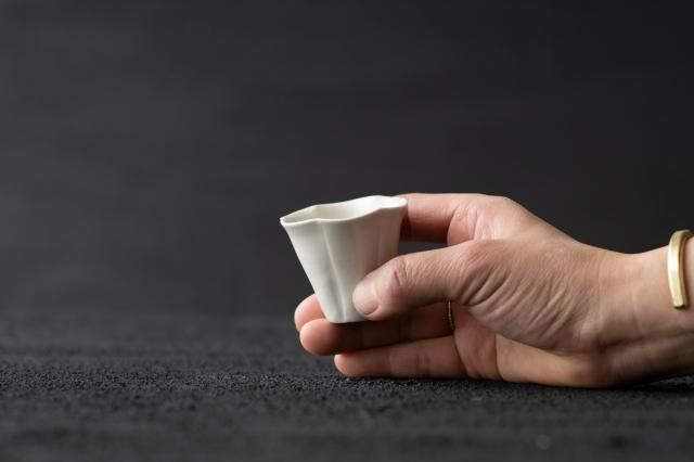 白磁 輪花茶杯 境知子