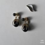 ゴールドメタルxブラックベリードロップイヤリング