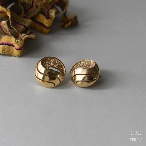 TRIFARIトリファリ ゴールドスクロール ドームイヤリング