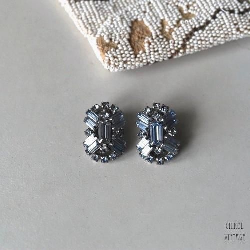 ペールブルー オーバルビジューイヤリング