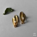 ゴールドペタルxリトルシェルパールイヤリング