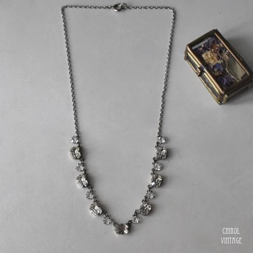 クリアエメラルドxラウンドビジューネックレス