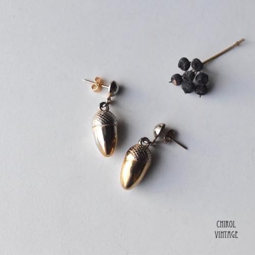 ゴールドトーン どんぐりドロップピアス