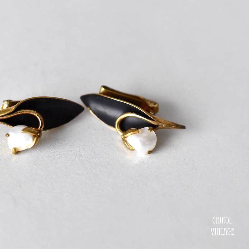 シェルパール スズラン ブローチ イヤリング Chirol Vintage ヴィンテージ ジュエリー通販 アンティーク アクセサリーのセレクトショップ シェルパール スズラン ブローチ イヤリング Chirol Vintage ヴィンテージ ジュエリー通販 アンティーク アクセサリーのセレクトショップ