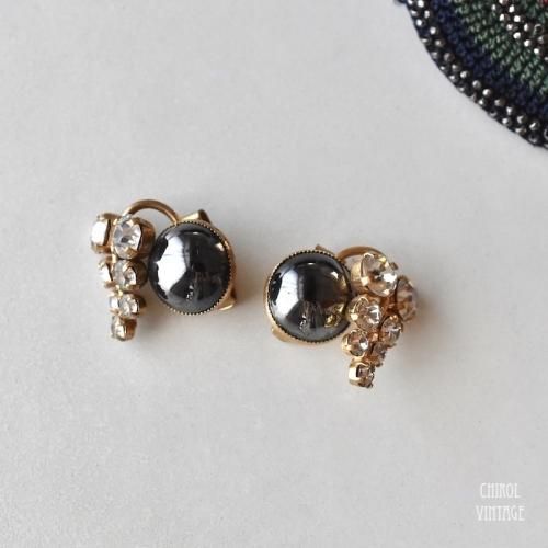 オーストリア ブラックラスターカボショングラス イヤリング