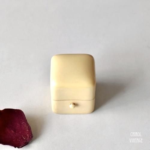 セルロイド アイボリー リングケース ・J.W.BEMSON・