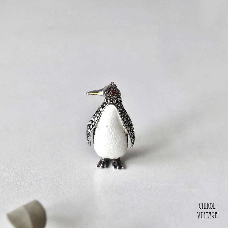 エナメルxマーカサイト シルバーペンギンブローチ - CHIROL