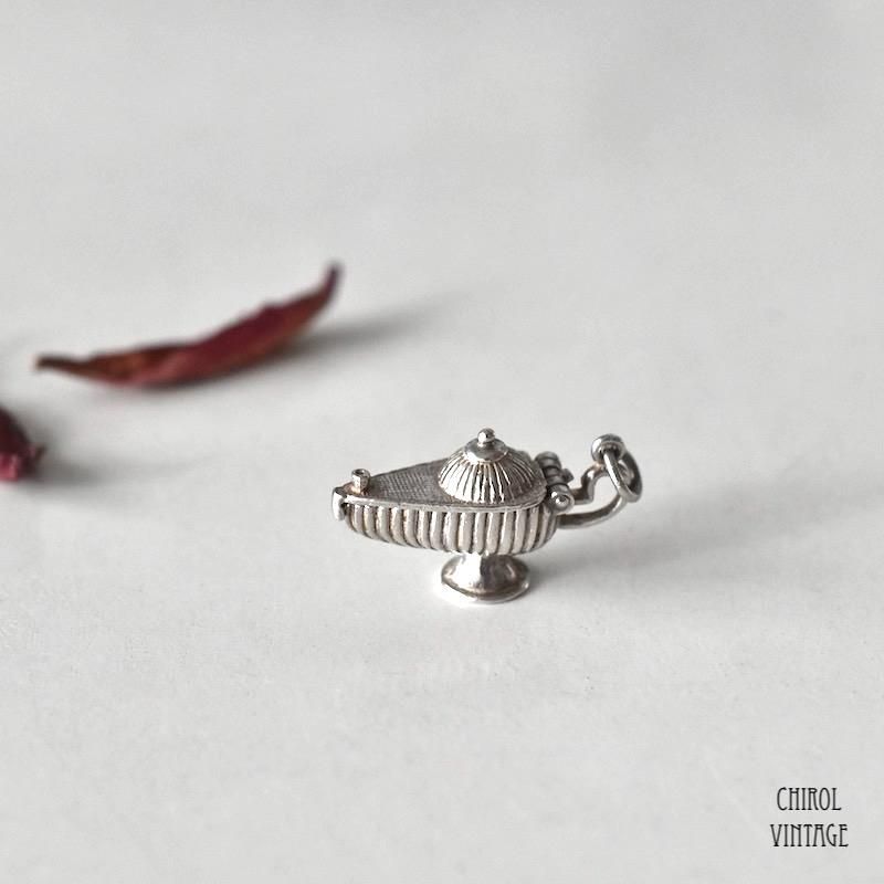 週末千円値下げ‼️オパール　チャーム　ヴィンテージ VintageZodiacGlassCharms.jpg?v