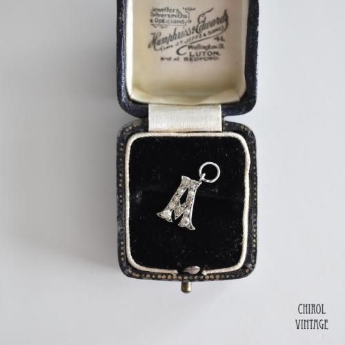 アンティーク クリアグラス シルバー イニシャルAチャーム