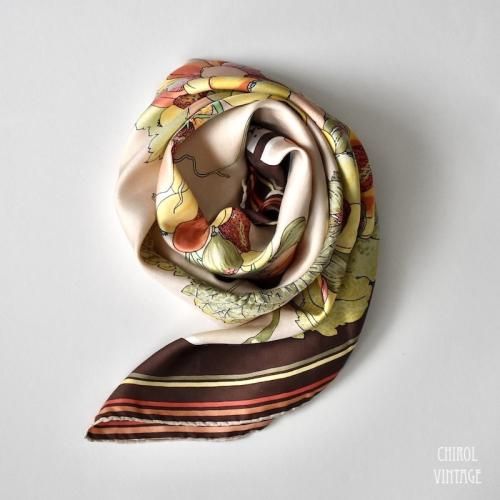 Sevini ブラウン フルーツパターン シルクスカーフ
