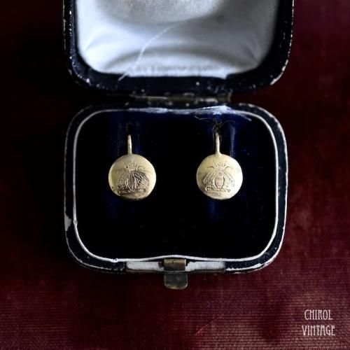 アンティーク 18Kゴールド エングレイヴBEE ラウンドピアス