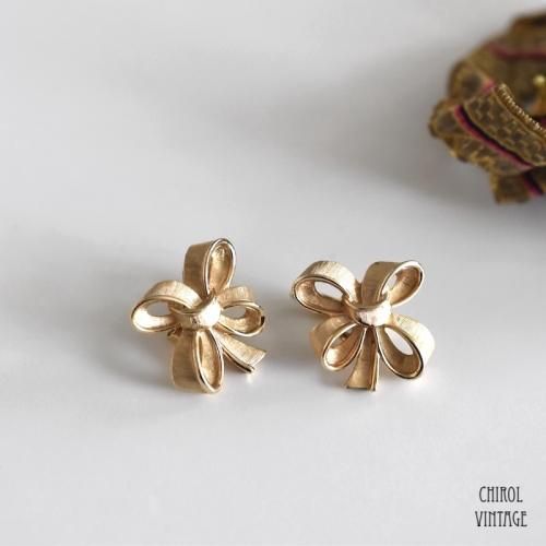 TRIFARI トリファリ ゴールドリボンイヤリング