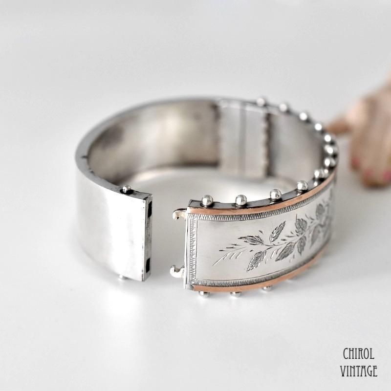 VINTAGE ヴィンテージ ロウエッジデザイン バングル ジュエリー 槌目 E394 ヴィンテージ 千足銀刻印 バングル 彫刻 龍 花 吉祥如意