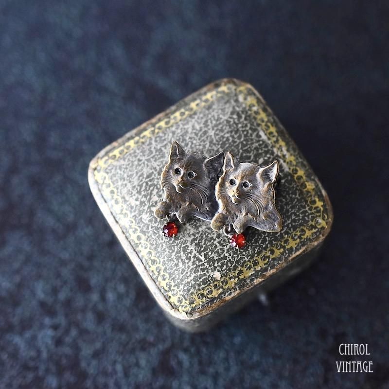 ツインキャットブローチ レッドグラスフリンジ