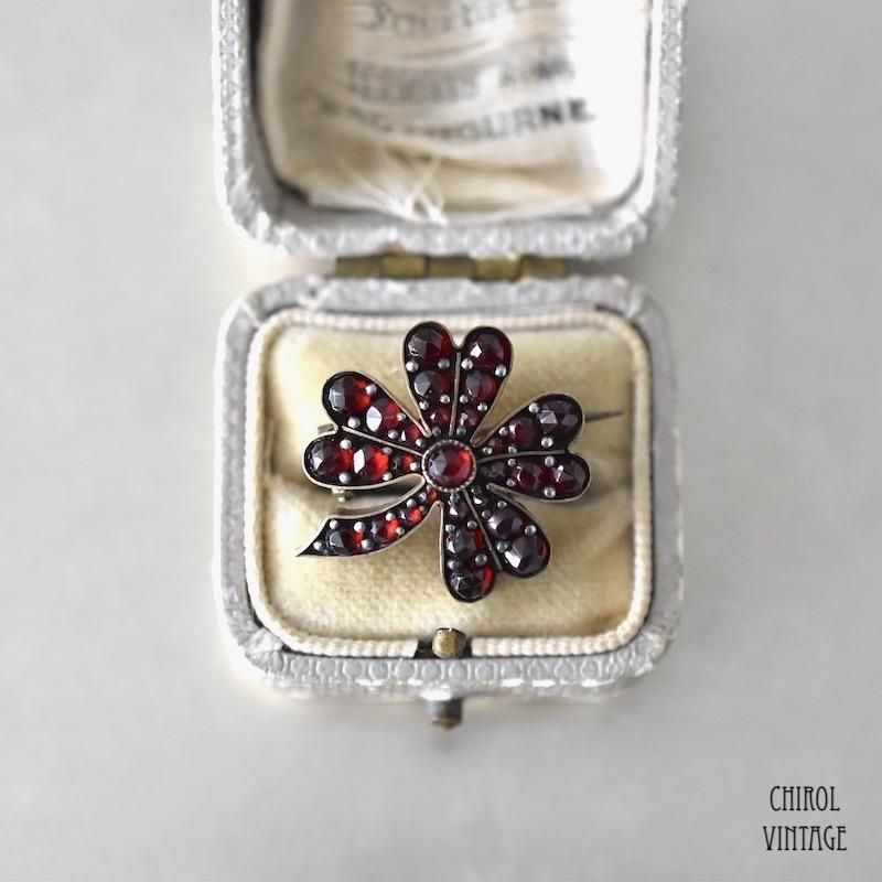 アンティーク ガーネット 4リーフクローバーブローチ