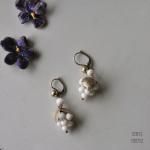 アールデコ グラスビーズ ホワイトグレープ ピアス