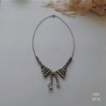 ラインストーン x スクエアグラス リボンネックレス