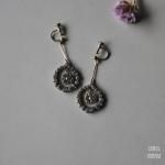 アイリスグラス サークルドロップイヤリング