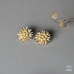 アイボリーセラミックイヤリング