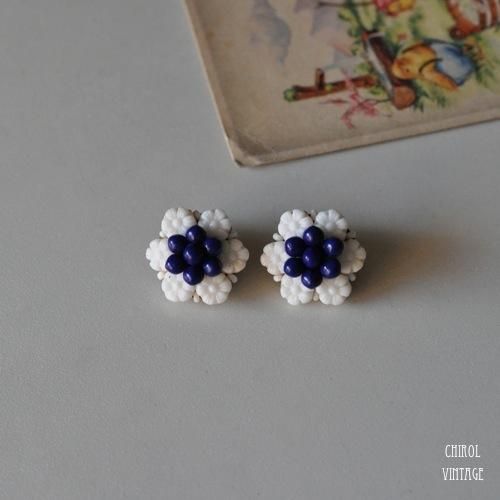 ホワイトプレスグラスxネイビーフラワーイヤリング