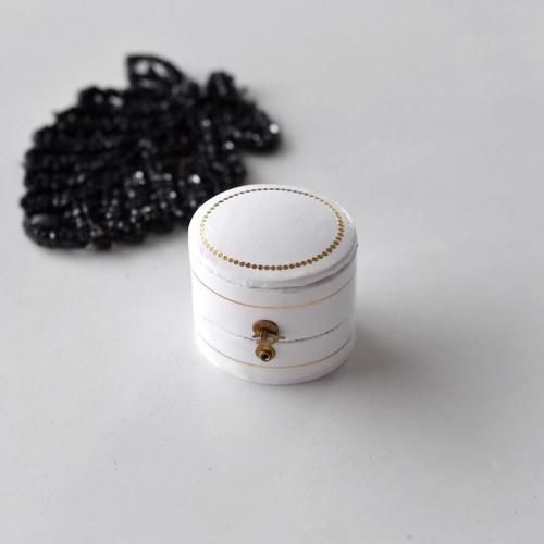 アンティークスタイル リングケース(oval/white)