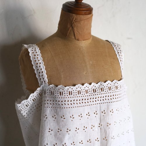 early20th century cotton blouse /　葉っぱの刺繍のキャミソール