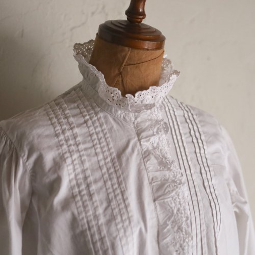 early20th century cotton blouse from FRANCE / 手刺繍フリルとタックのブラウス