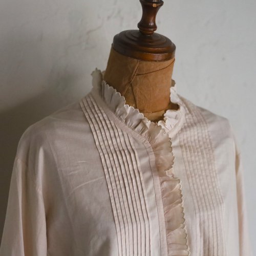 early20th century combed cotton blouse from FRANCE / 淡いピンクのブラウス