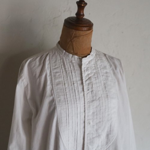 <img class='new_mark_img1' src='https://img.shop-pro.jp/img/new/icons14.gif' style='border:none;display:inline;margin:0px;padding:0px;width:auto;' />1920-20's dress shirt from FRANCE / プリーツのドレスシャツ