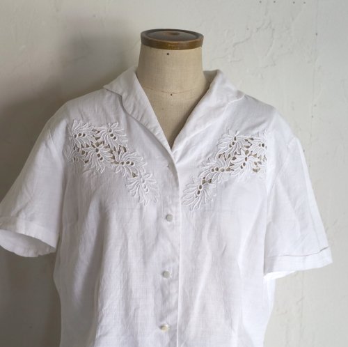 vintage cotton blouse  / 花の刺繍のオープンカラーブラウス