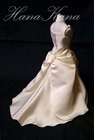 思い出のウエディングドレスをミニチュアドレス ウエディングドールへリメイク致します ベビードレスのhanakana