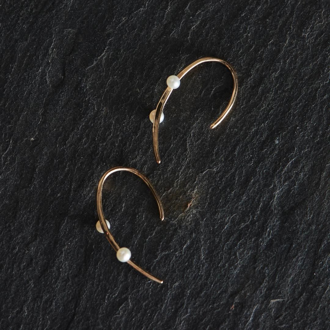 Toile（トワレ）の 4 Round pearl hoop - poooL (online shop)
