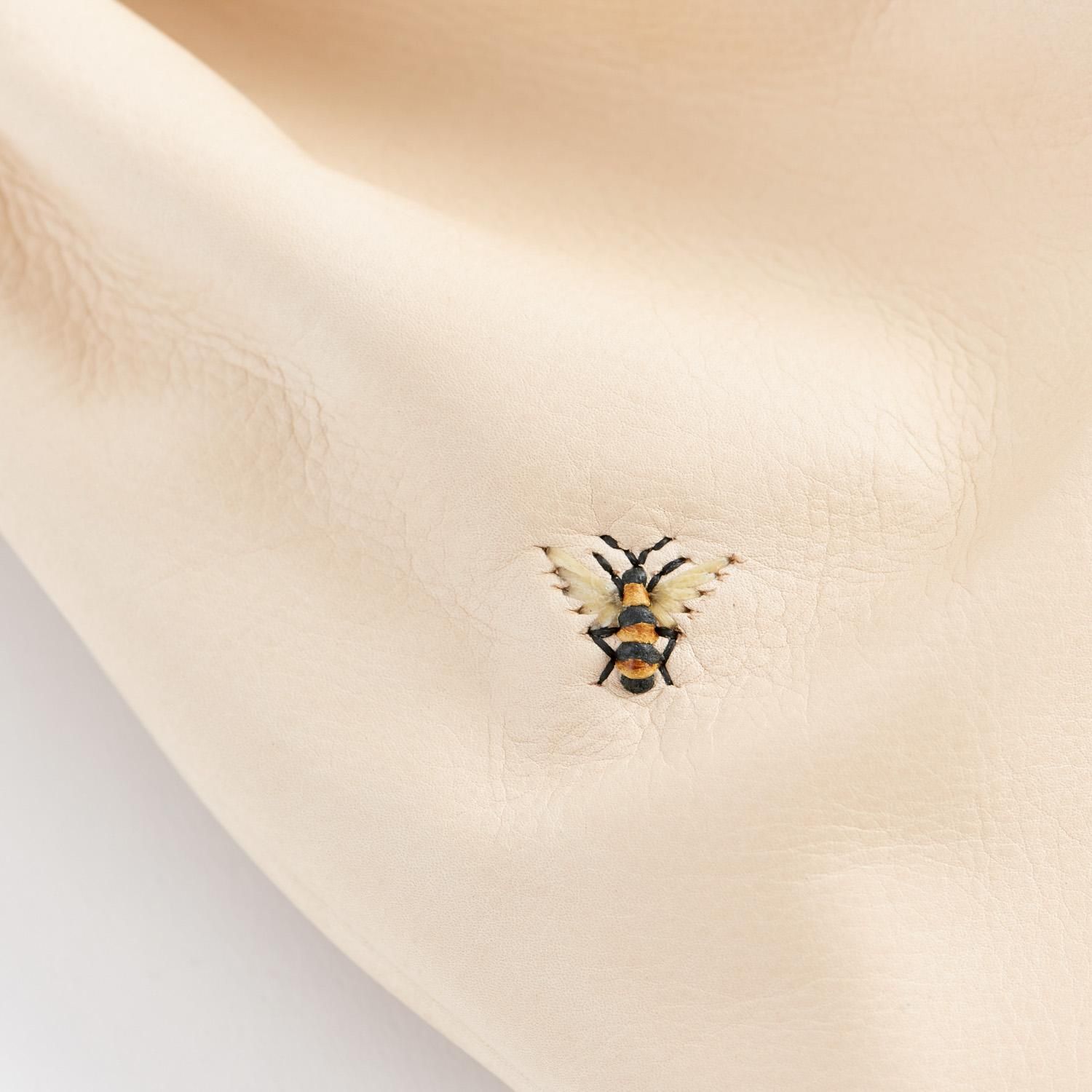 KUROSAWA 蜂刺繍 レザー巾着バッグ