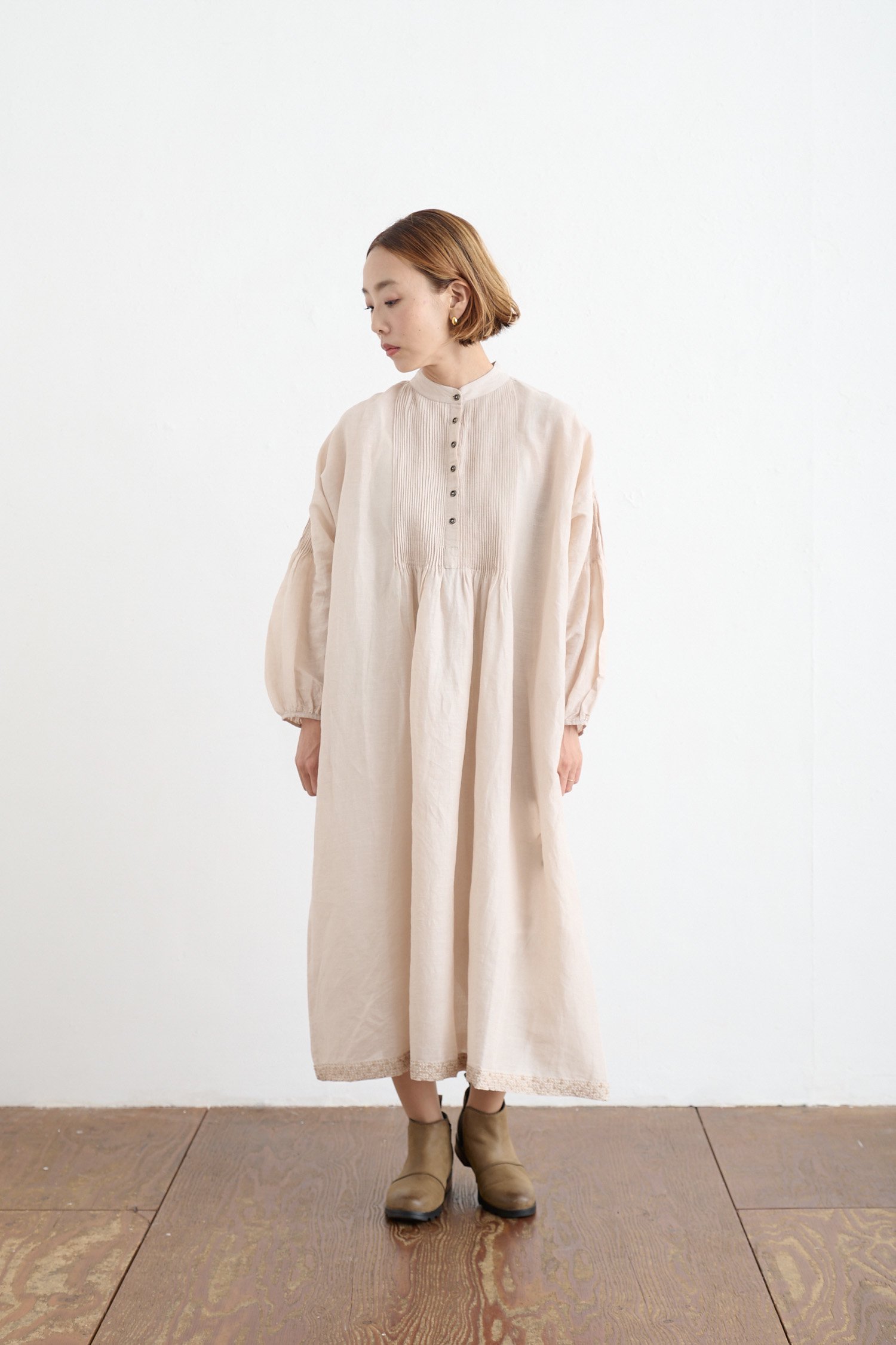 BUNON カディ リネンコットン Embroidery pintuck dress（2color