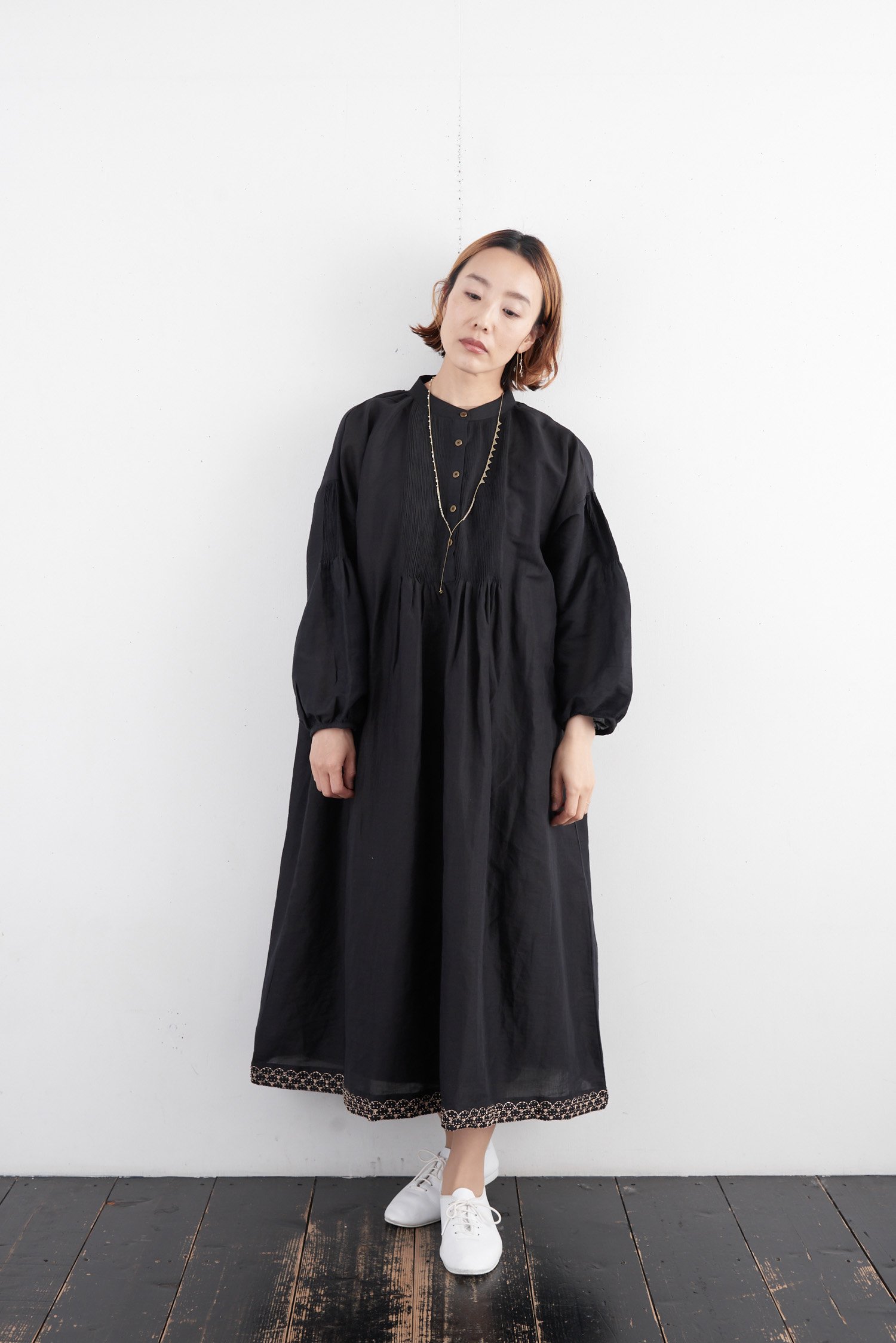 BUNON カディ リネンコットン Embroidery pintuck dress（2color） - poooL (online shop)